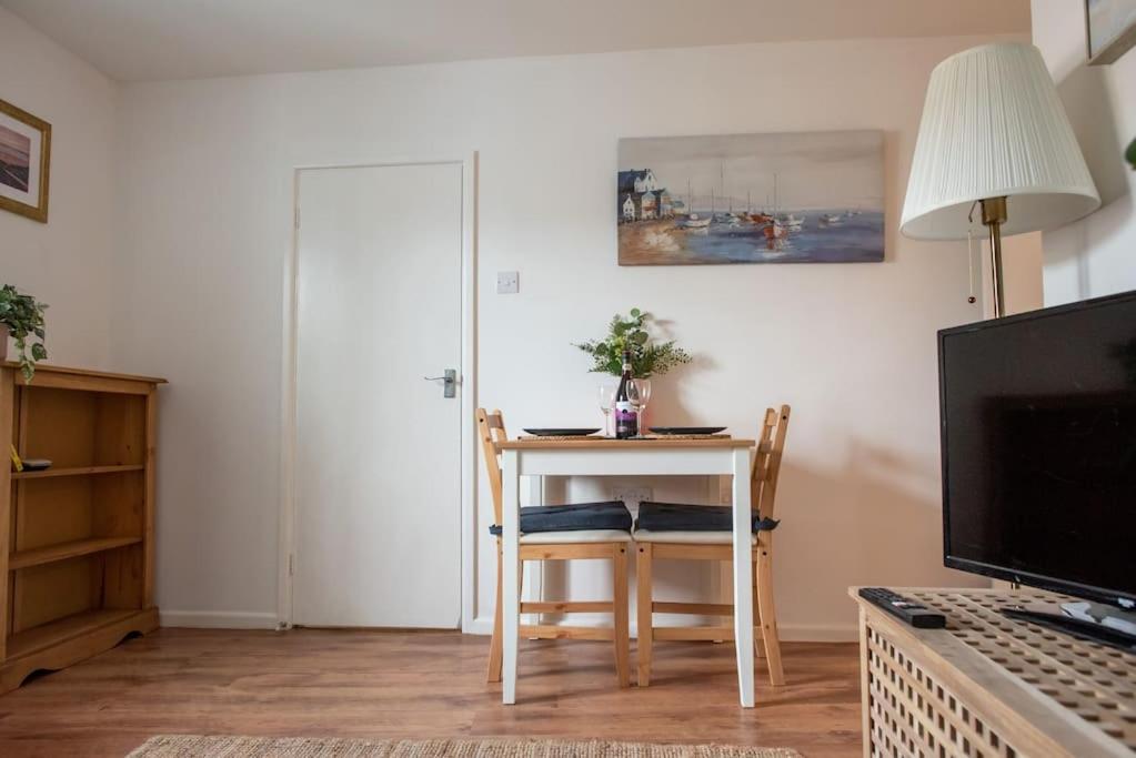 Seashells, Close To Seafront, Large Private Garden Apartment