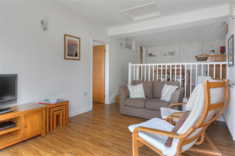 Greystones Flat * Lyme Regis