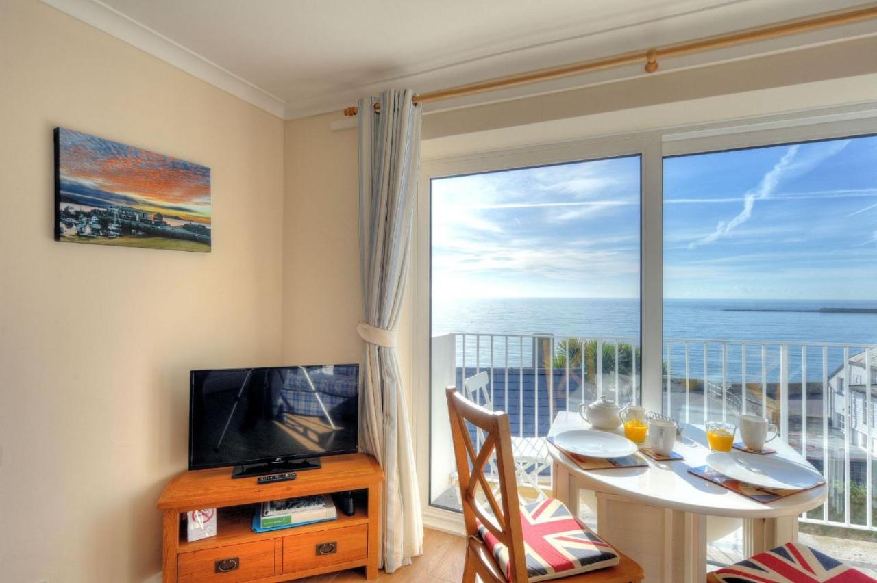 6 Bay View Court
