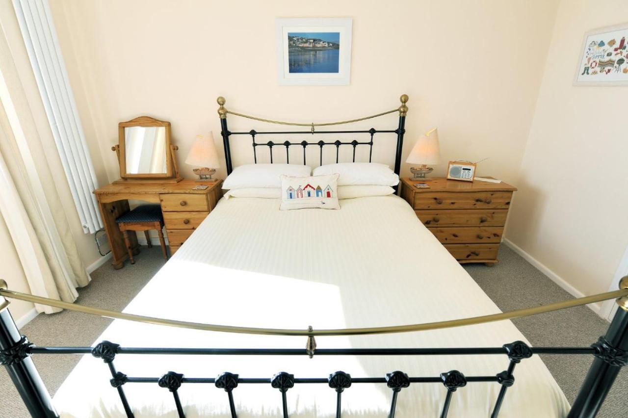 6 Bay View Court *