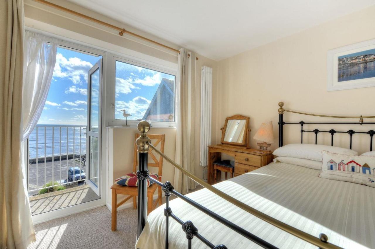 6 Bay View Court *