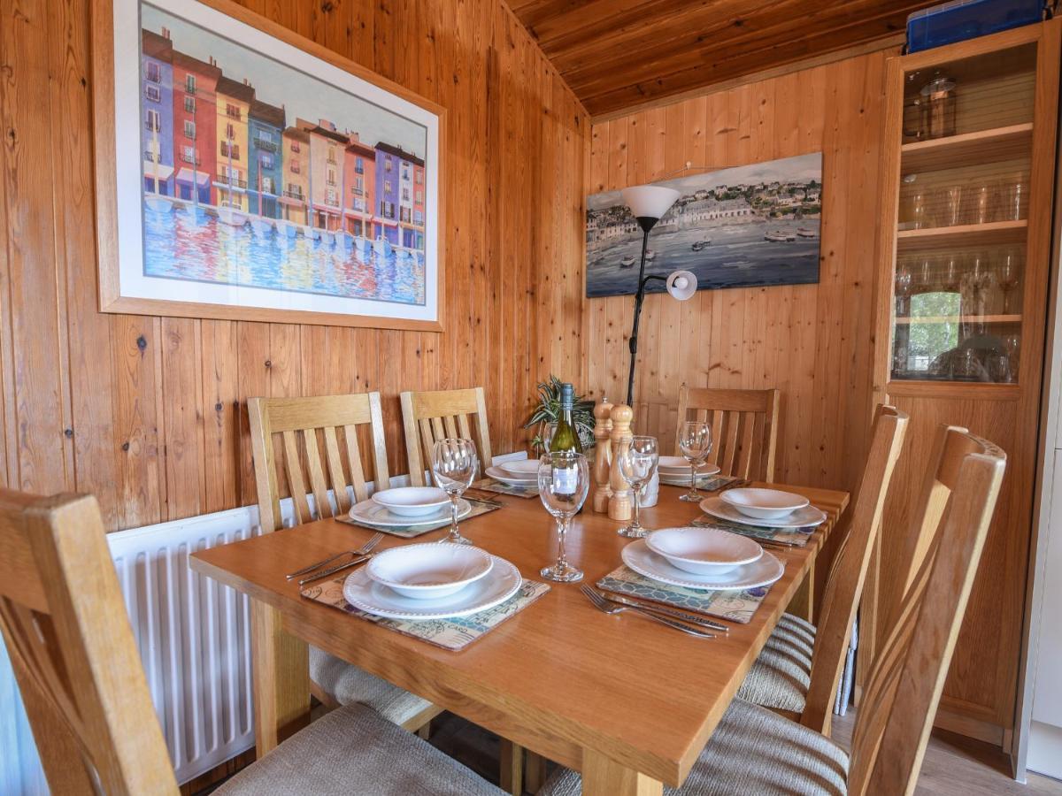 Oakwood 1 Pinewood Retreat Holiday home