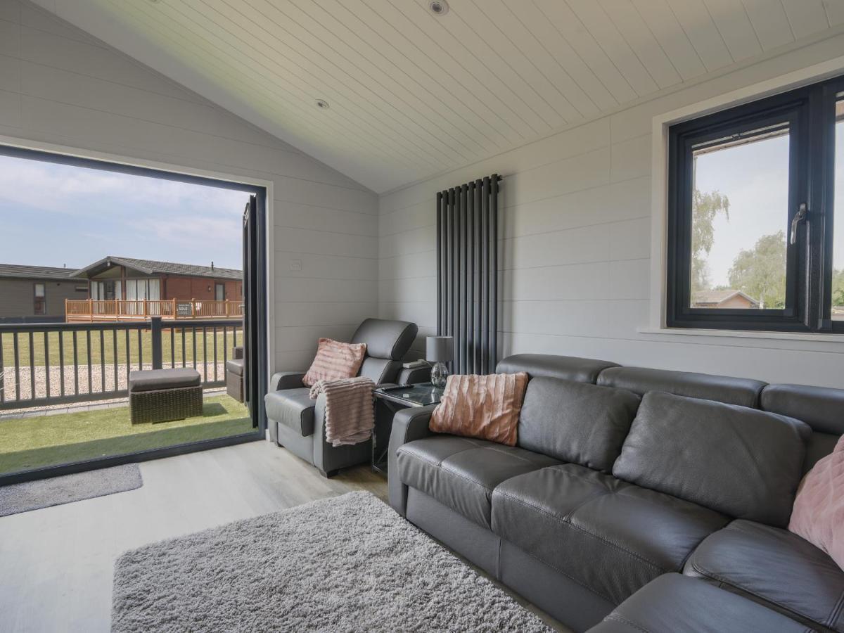 Oakwood 2 Pinewood Retreat Holiday home