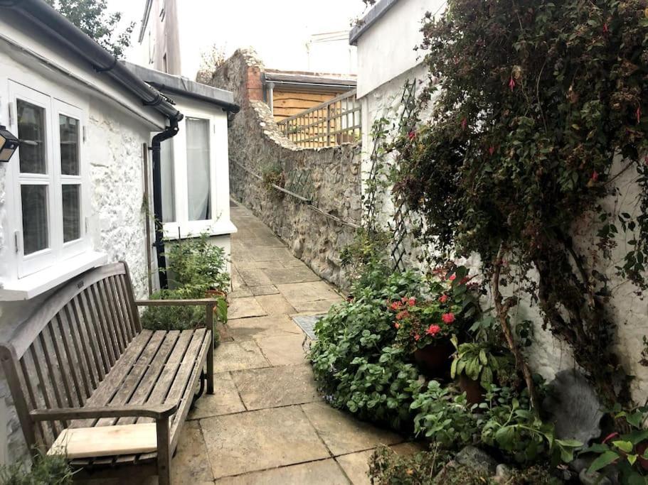 Lyme Clifftop Hideaway Apartment