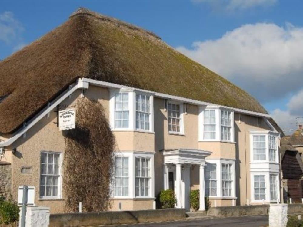 2 Kersbrook Gardens Lyme Regis