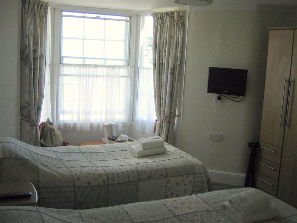 2 Kersbrook Gardens