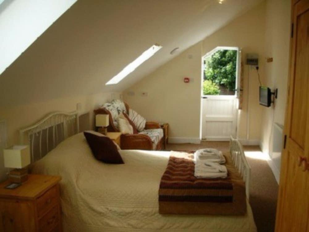 2 Kersbrook Gardens Lyme Regis