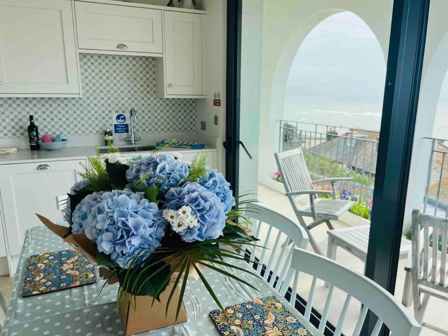 Faraway - Luxury Holiday - *