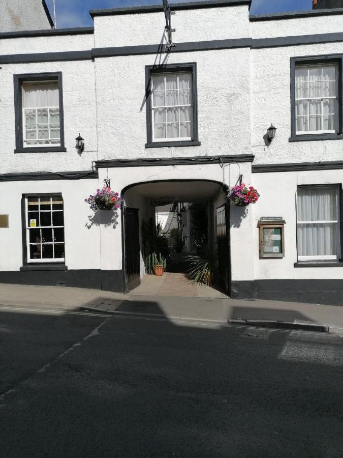 The Royal Lion Hotel 3*