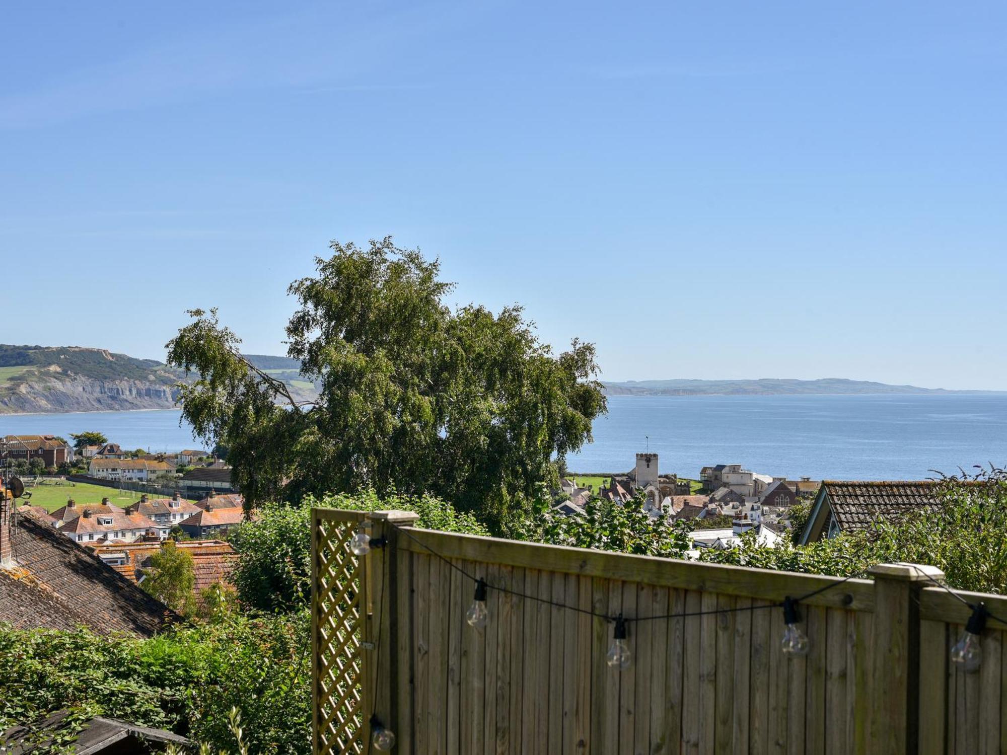 Coastal View Apartment Lyme Regis