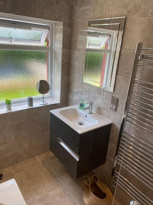 Seabreeze Retreat With Parking And A Large Garden Holiday home