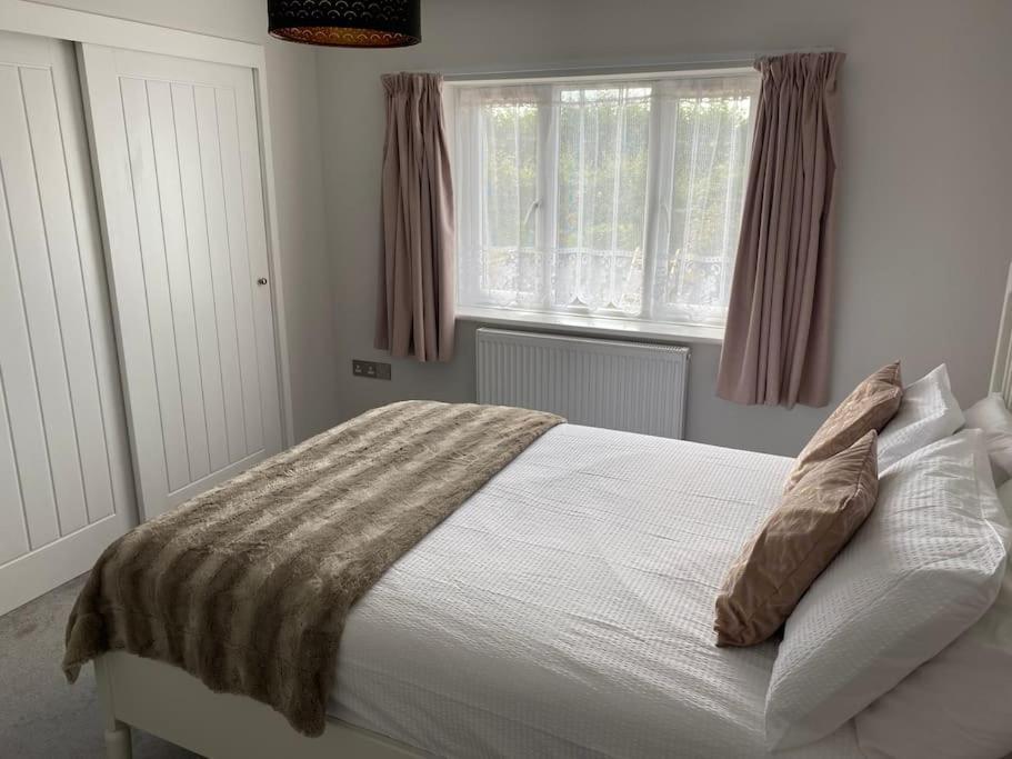 Seabreeze Retreat With Parking And A Large Garden Holiday home