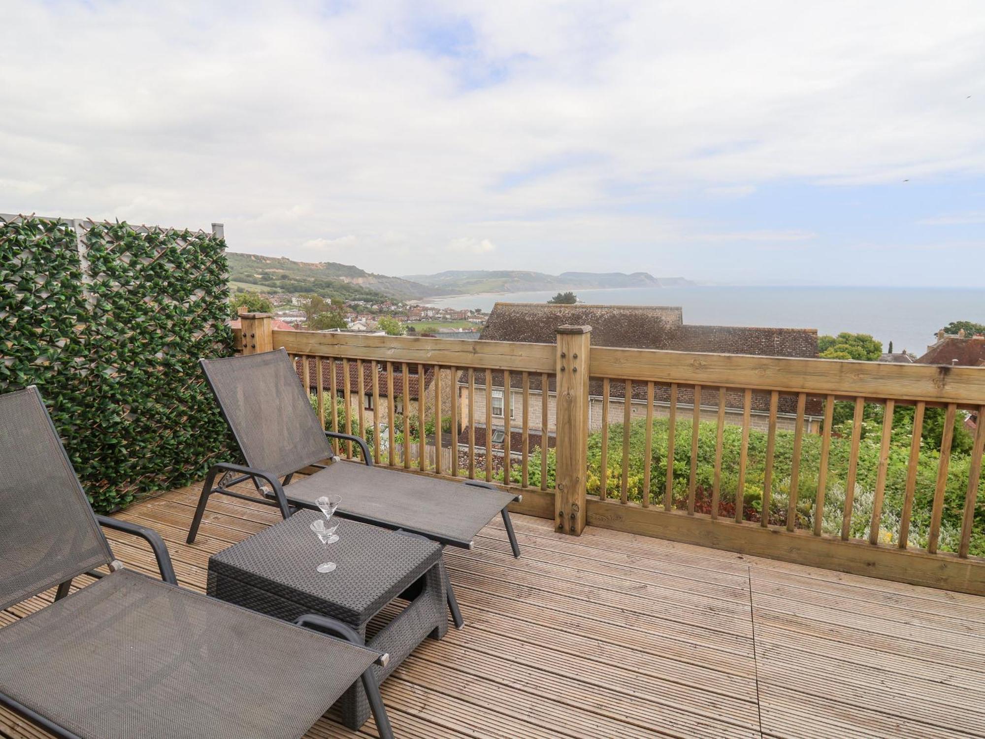7 Coram Court * Lyme Regis