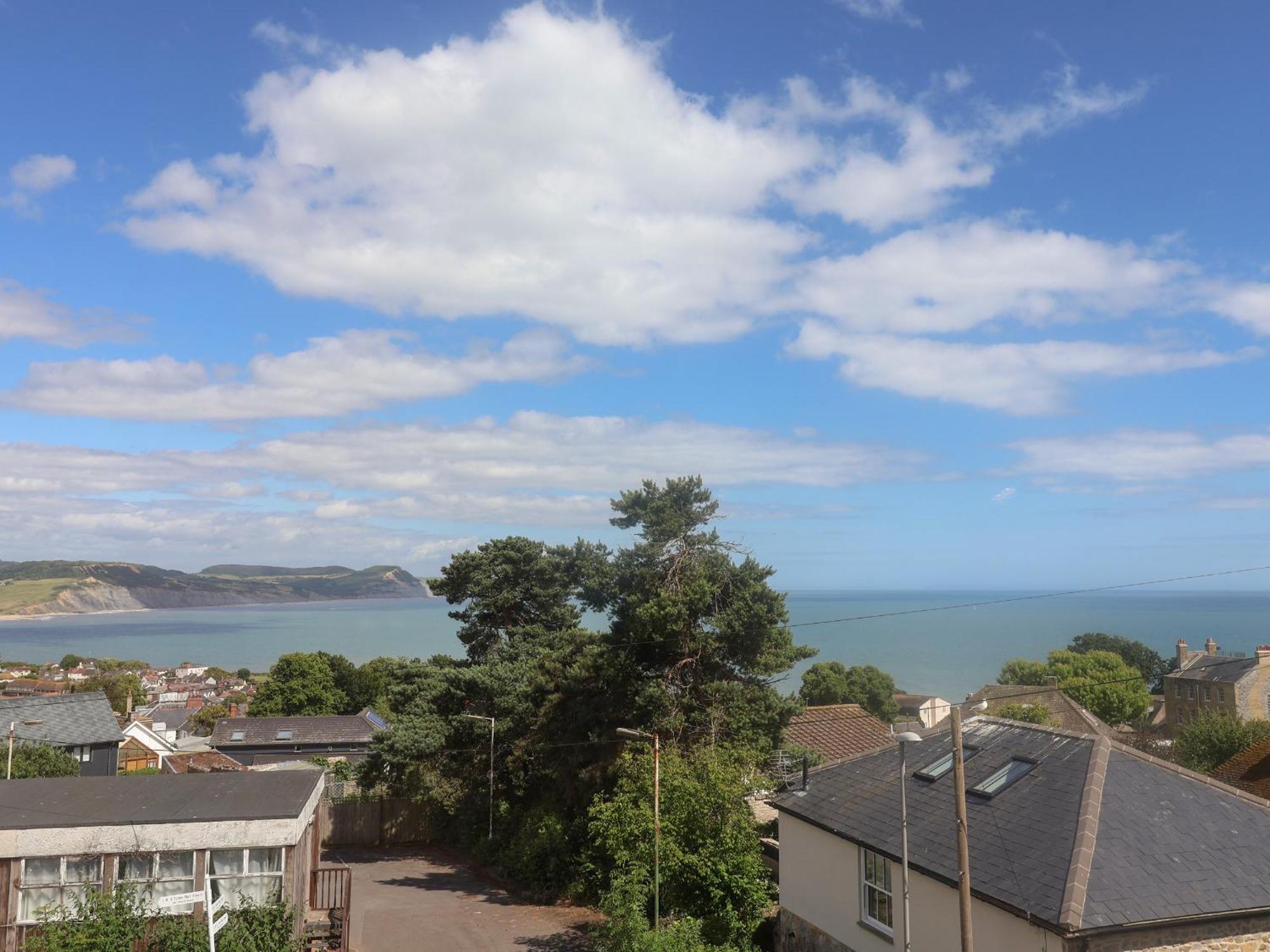 2 Kersbrook Gardens Lyme Regis