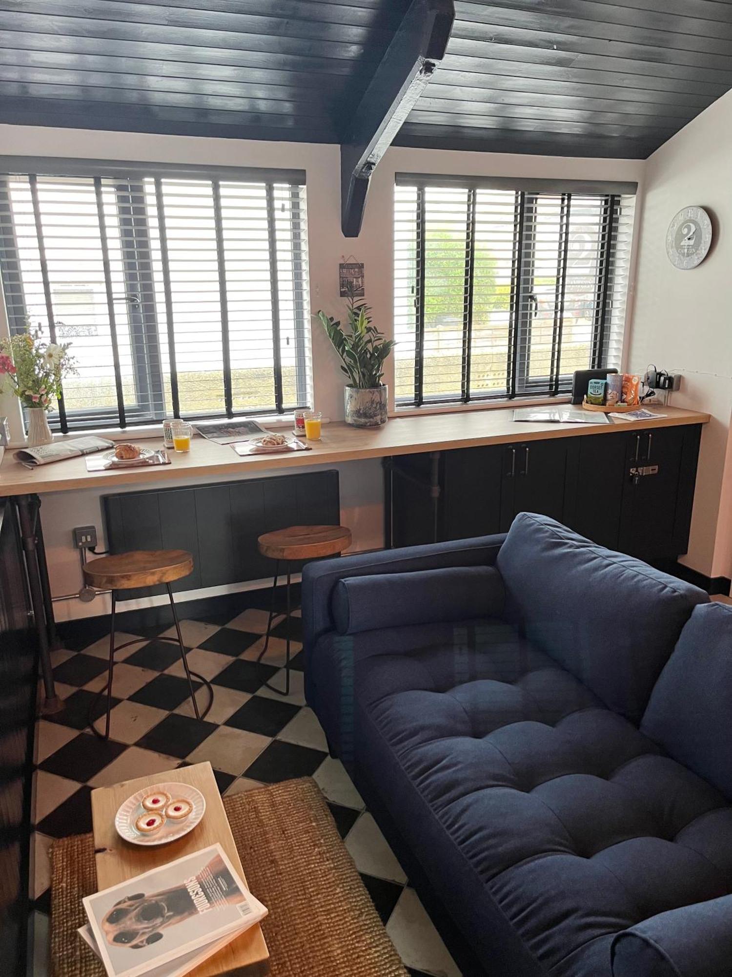 2 The Old Canteen, Two Minute Walk To Apartment *