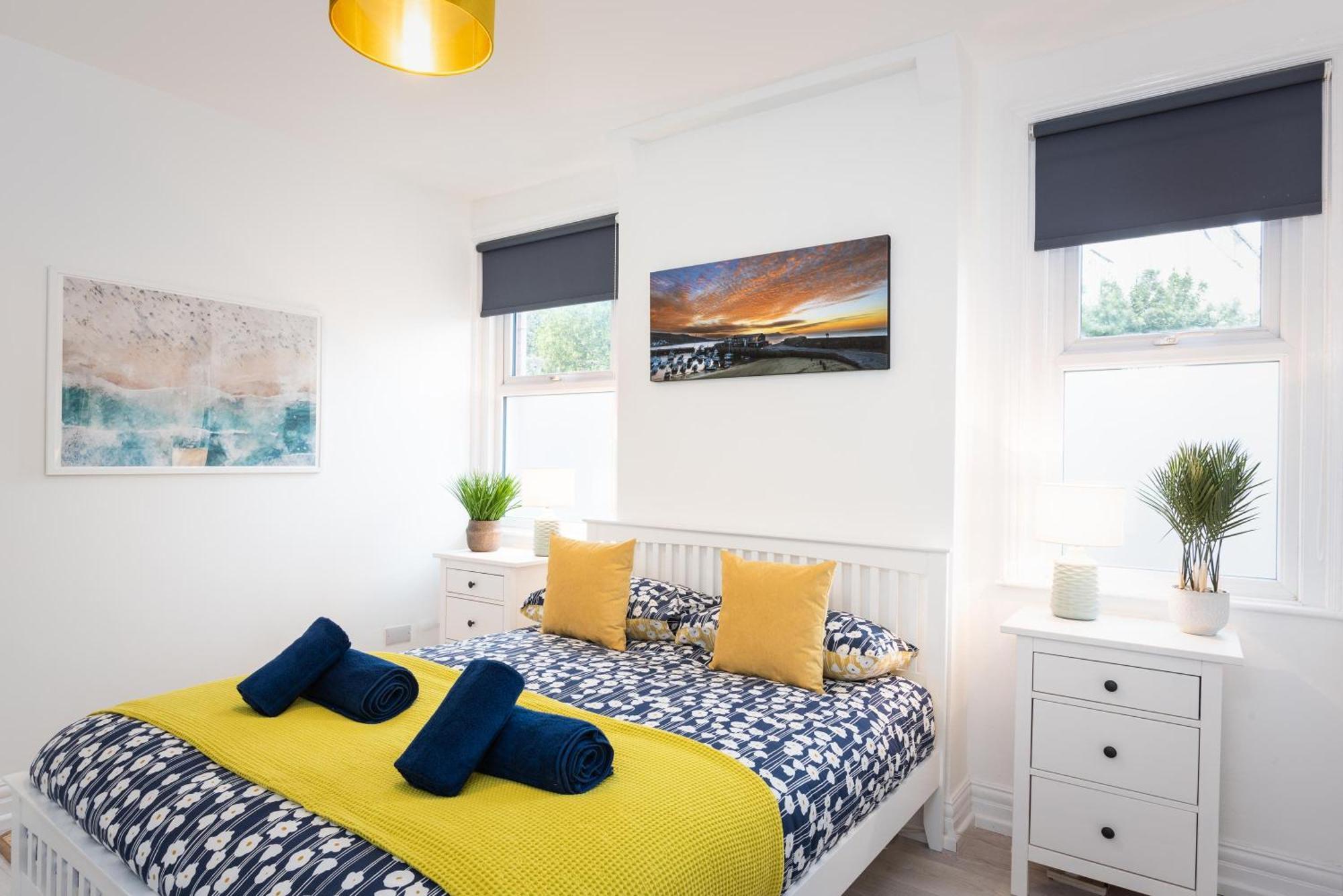 Apartment Host & - Ammonite