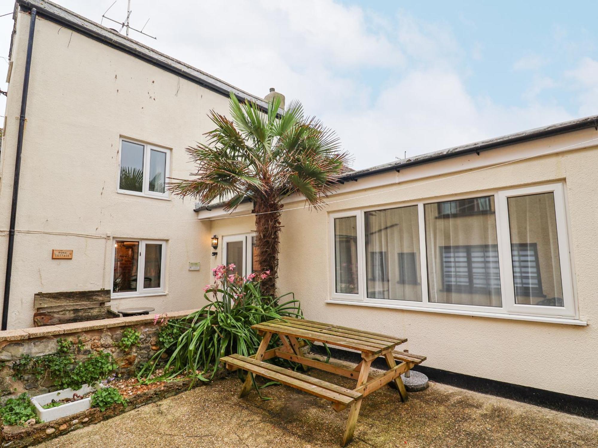 Rona Holiday home Lyme Regis