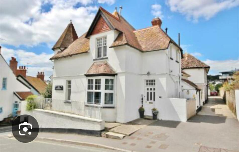 Apartment Cute 1 Bed 2 Mins From The Sea - Sleeps 4, Flat 8 The Gables, Church Street, Lyme Regis