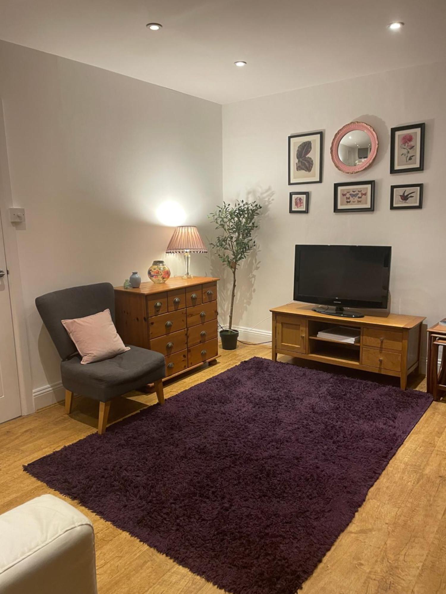Cute 1 Bed 2 Mins From The Sea - Sleeps 4, Flat 8 The Gables, Church Street, Lyme Regis