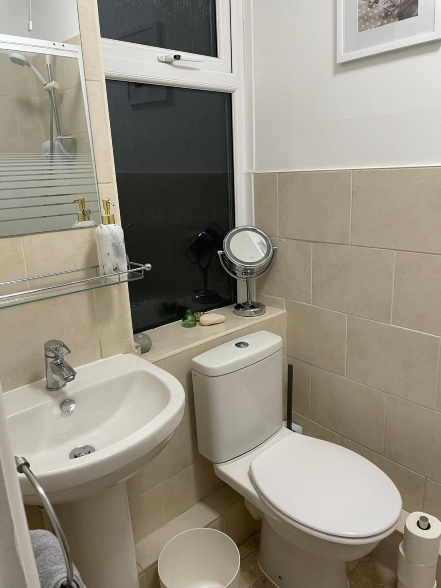 Cute 1 Bed 2 Mins From The Sea - Sleeps 4, Flat 8 The Gables, Church Street, * Lyme Regis