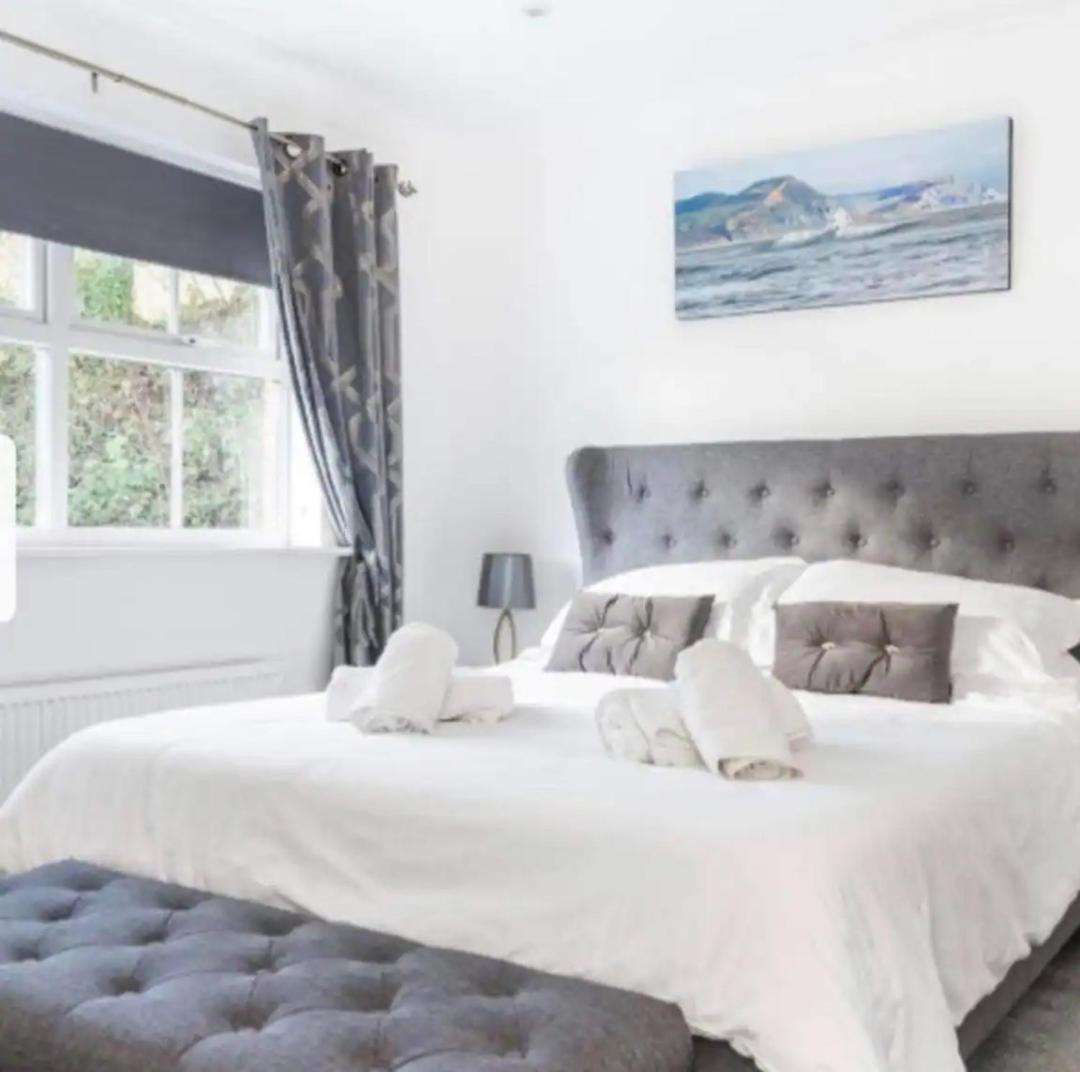 Holiday home Beautiful Large Modern Sleeps 6 , Close To Sea With Games