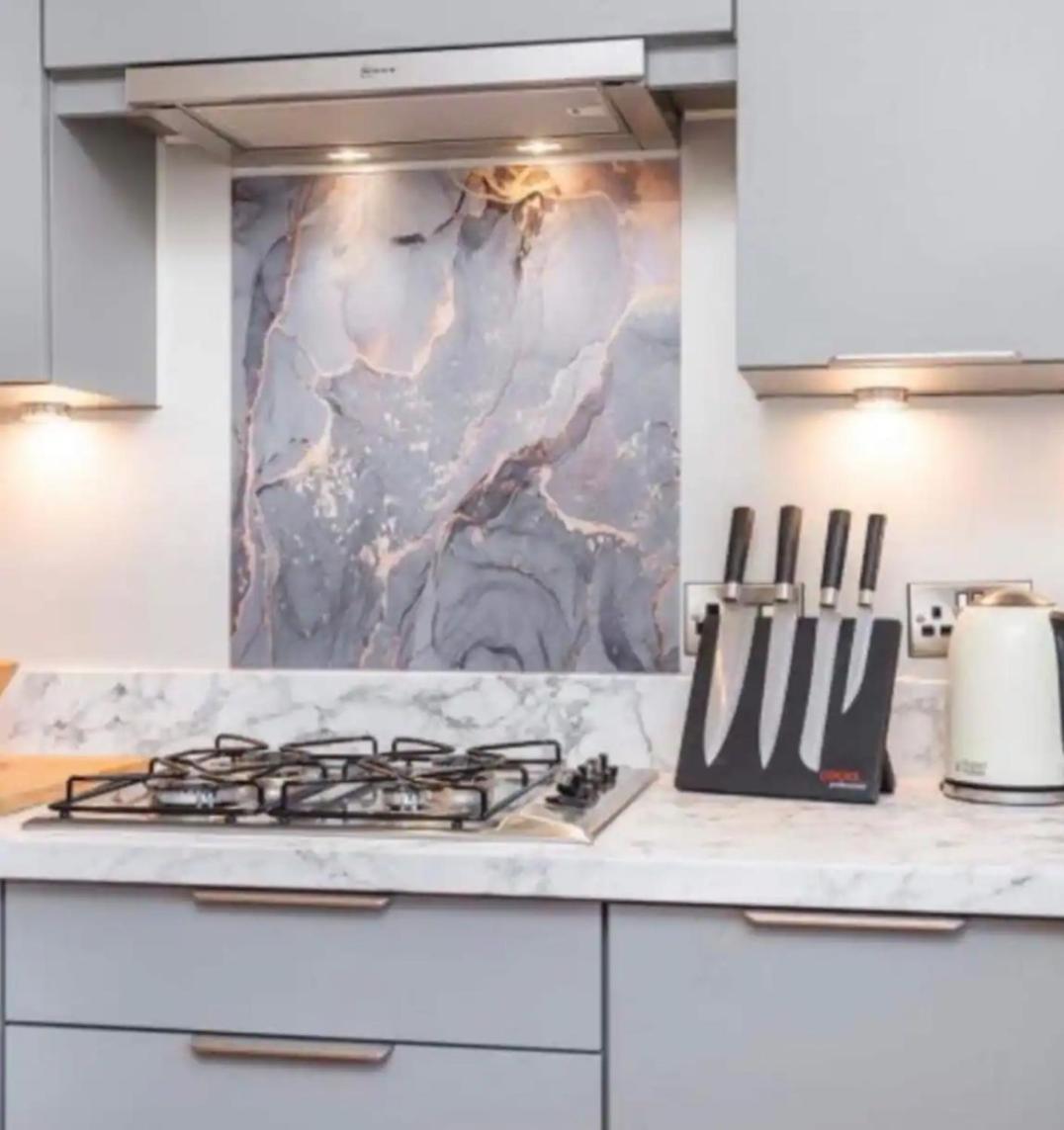 Beautiful Large Modern Sleeps 6 , Close To Sea With Games Lyme Regis
