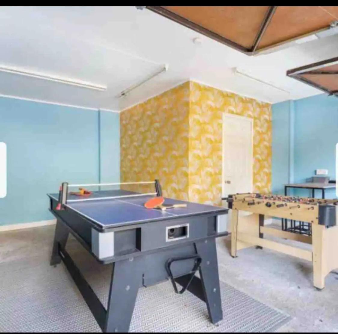 Beautiful Large Modern Sleeps 6 , Close To Sea With Games * Lyme Regis