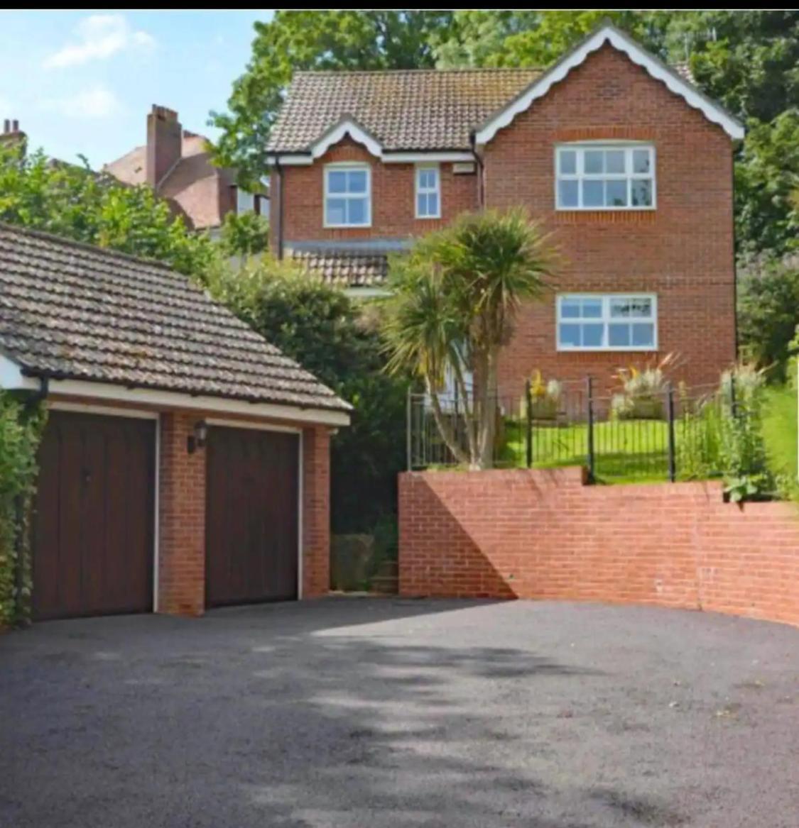 Beautiful Large Modern Sleeps 6 , Close To Sea With Games Holiday home Lyme Regis