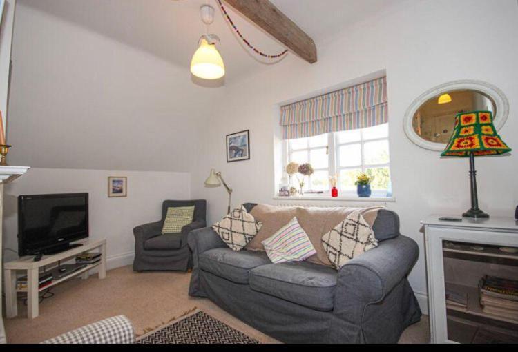 Apartment Light And Airy With Parking Lyme Regis