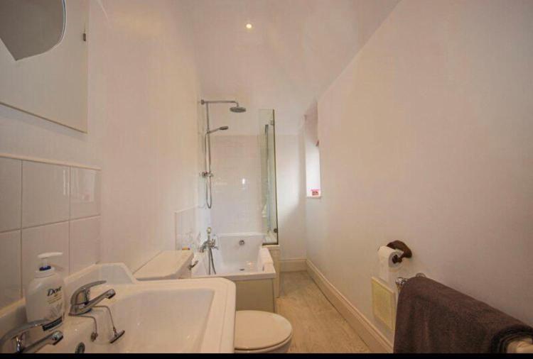 Light And Airy With Parking *