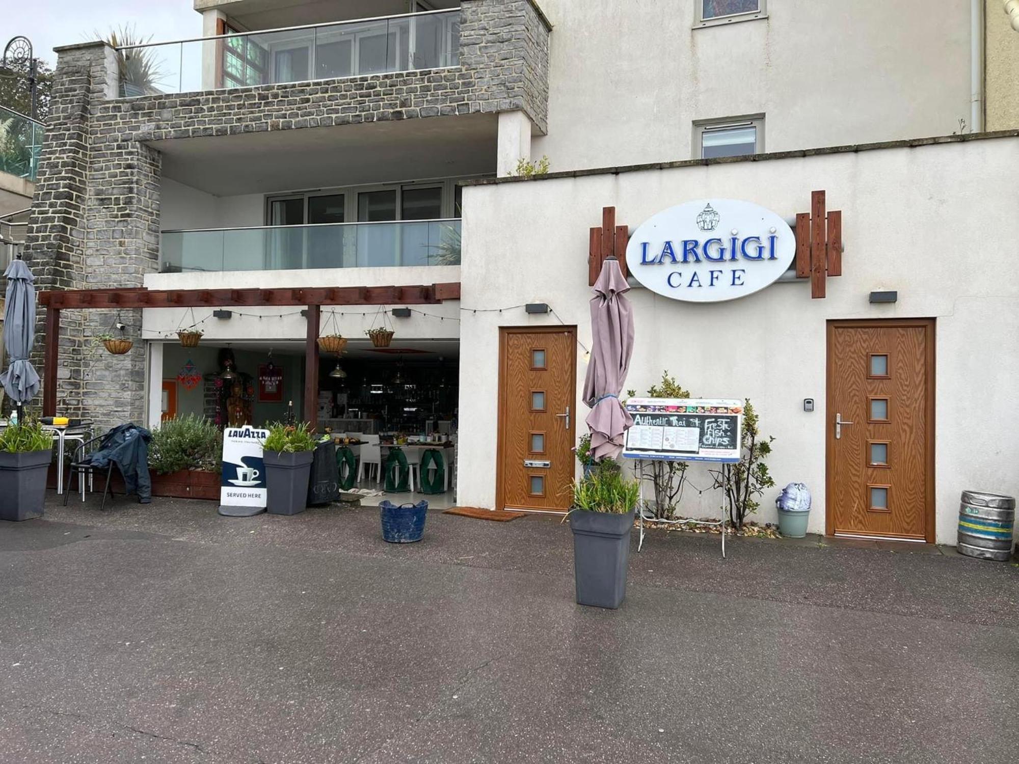 Largigi Offering Two Amazing Panoramic Sea Front Lyme Regis