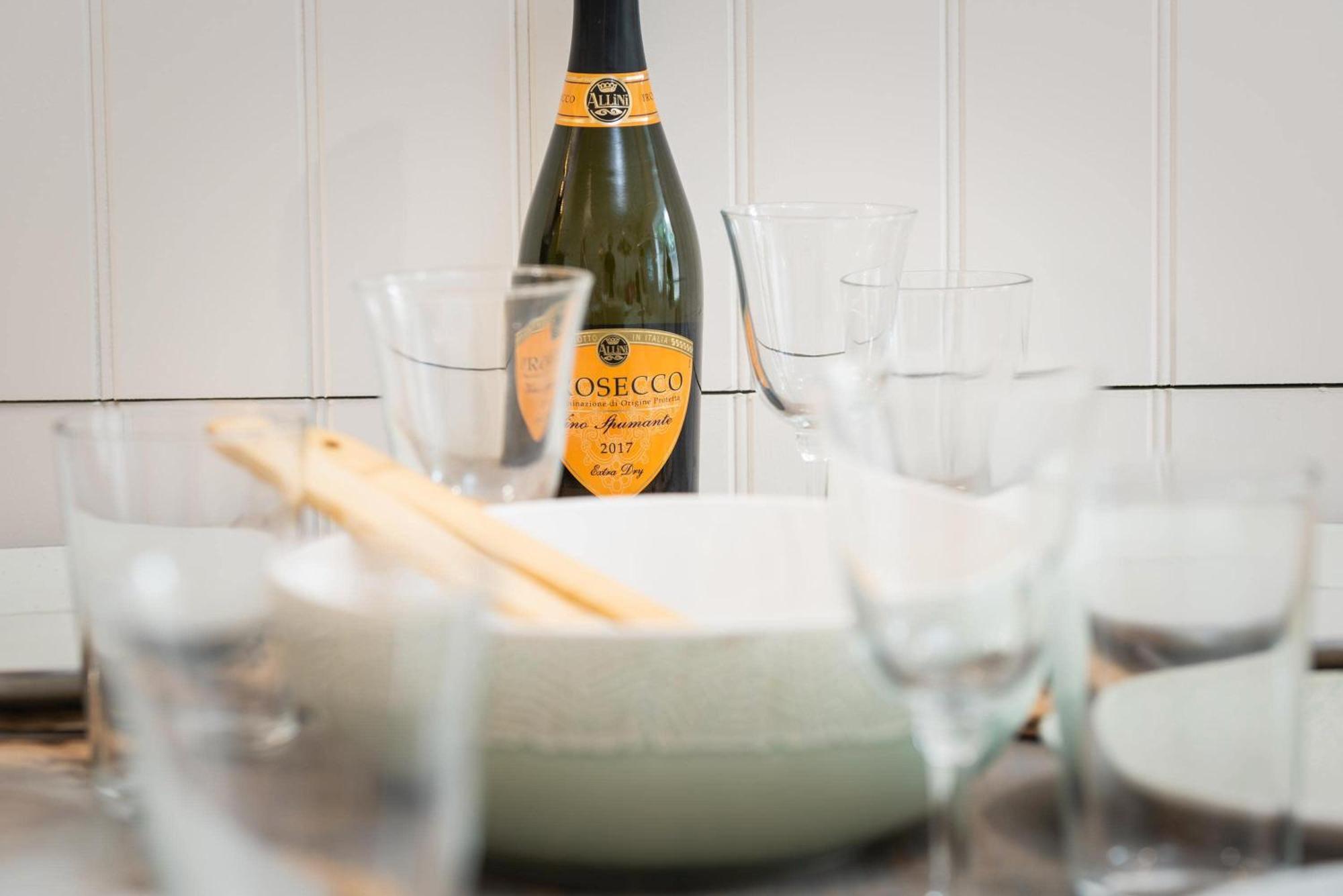 Host & - Coombe Lyme Regis