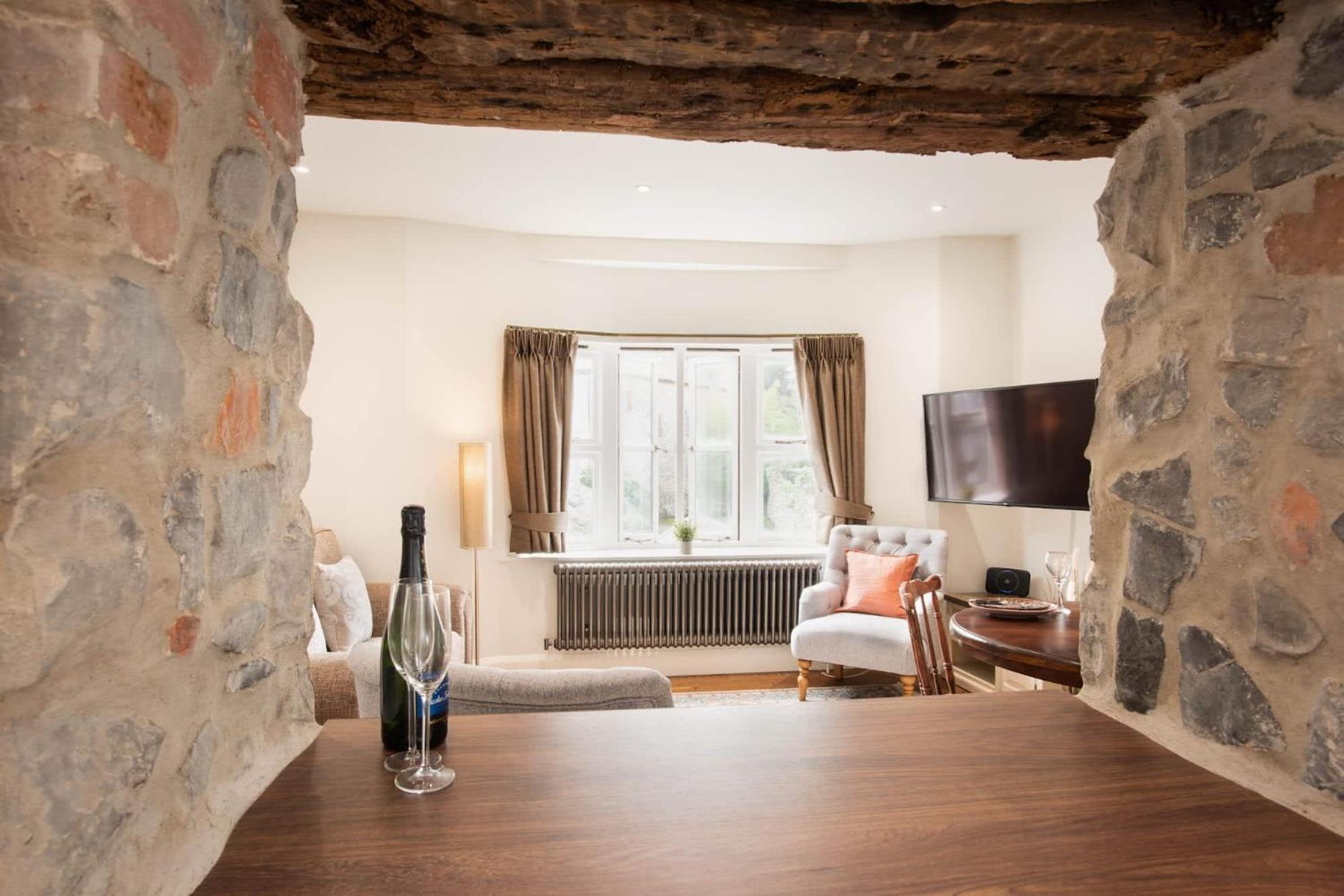 Host & - Baker's Loft Apartment Lyme Regis