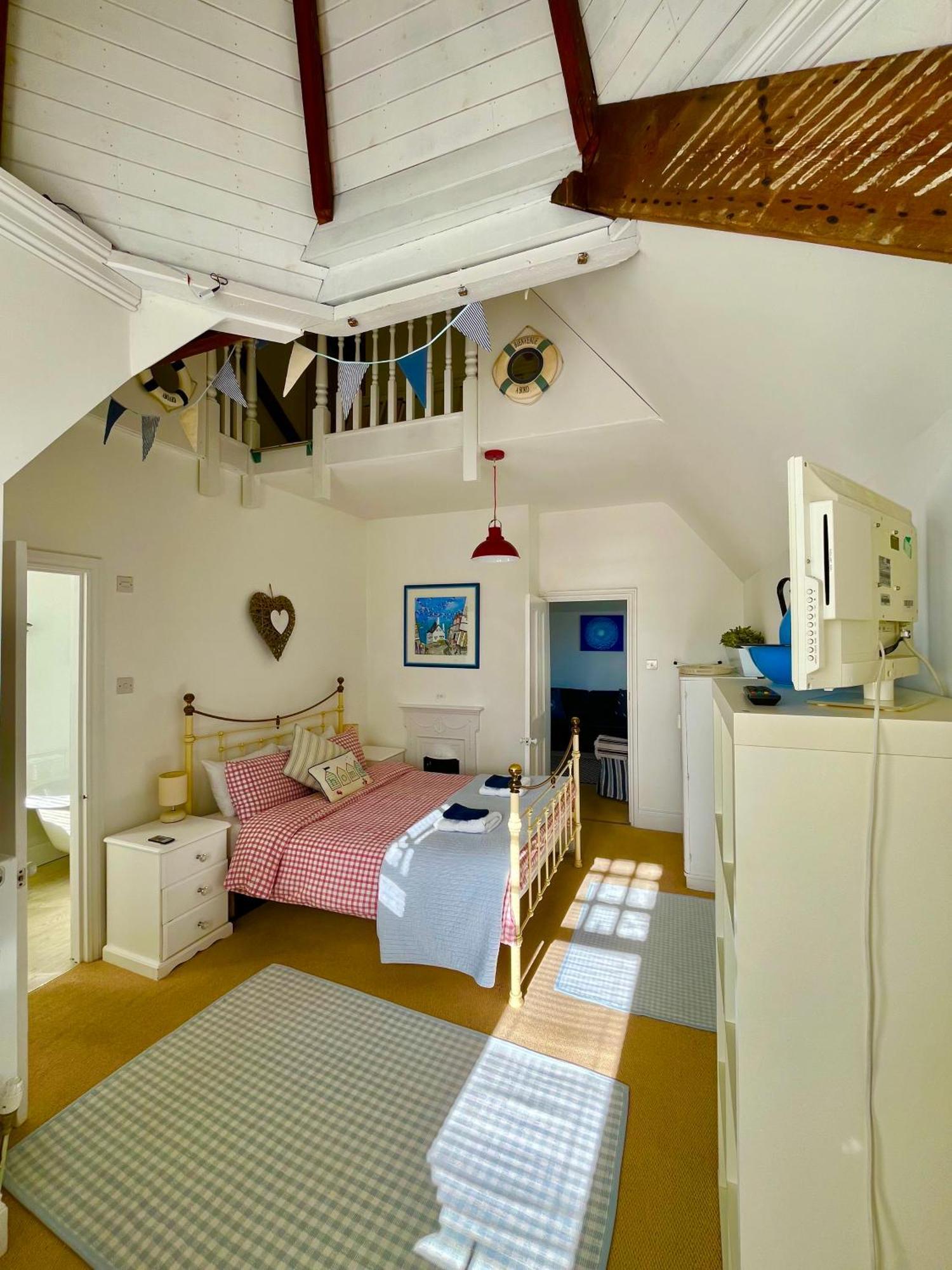 Renovated Period Seaside Flat Apartamento *