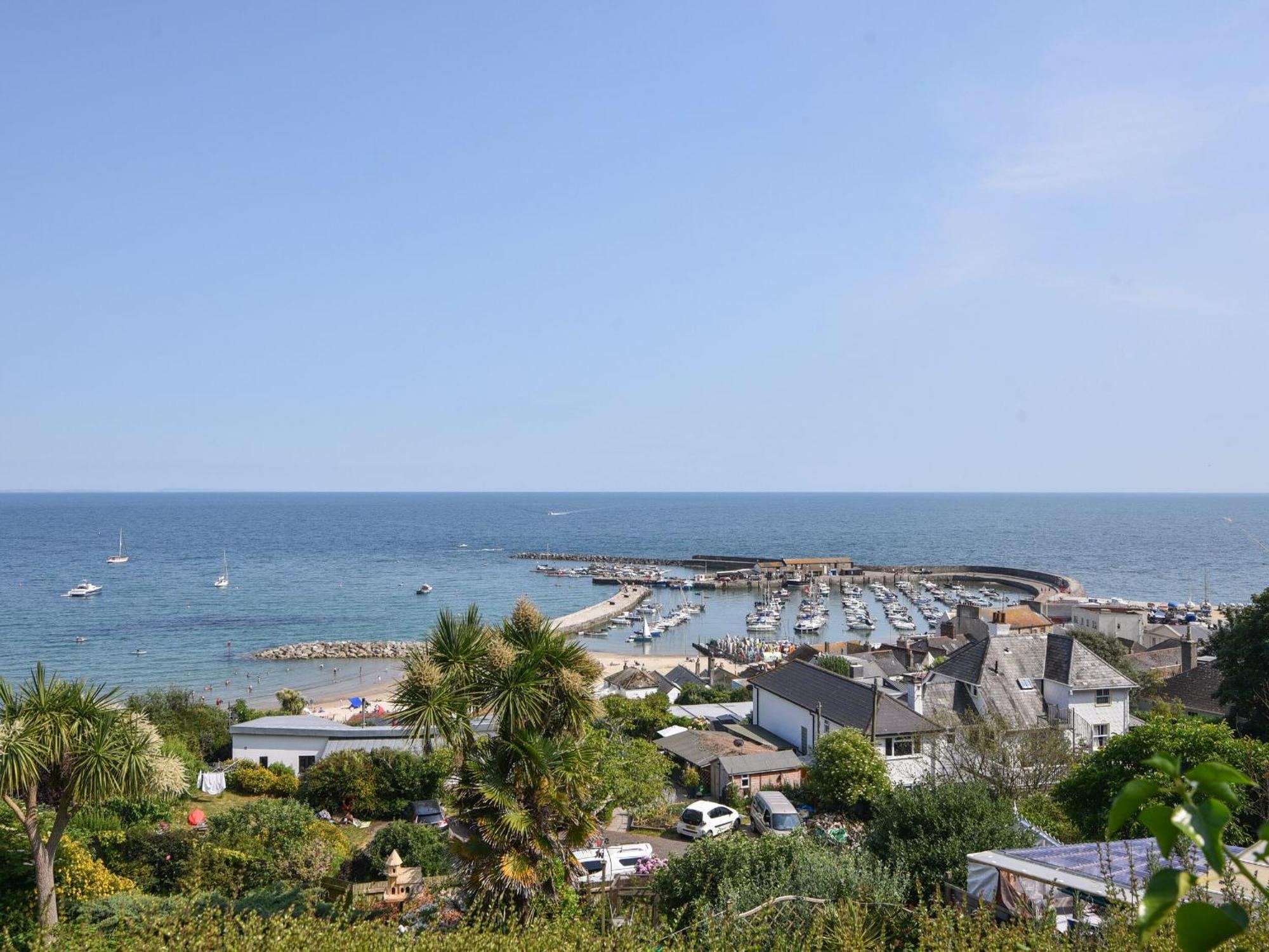 Seahills * Lyme Regis