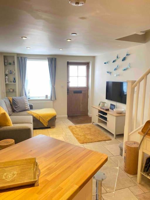 High End In Amazing Location. Only 1 Minute From The Sea! Beautifully Decorated 3 Level Home. 5* Reviews Holiday home *