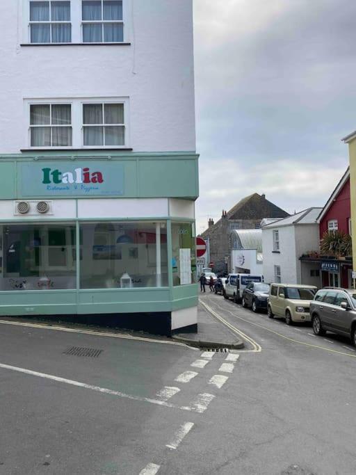 High End In Amazing Location. Only 1 Minute From The Sea! Beautifully Decorated 3 Level Home. 5* Reviews Holiday home *