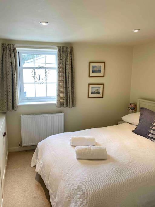 High End In Amazing Location. Only 1 Minute From The Sea! Beautifully Decorated 3 Level Home. 5* Reviews Holiday home Lyme Regis