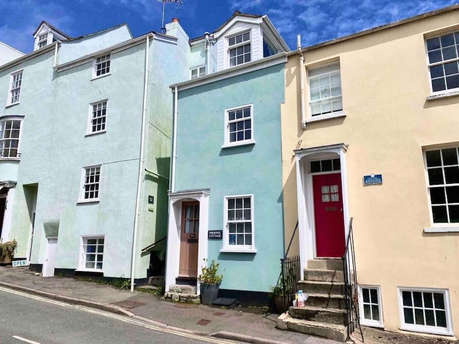 High End In Amazing Location. Only 1 Minute From The Sea! Beautifully Decorated 3 Level Home. 5* Reviews Holiday home