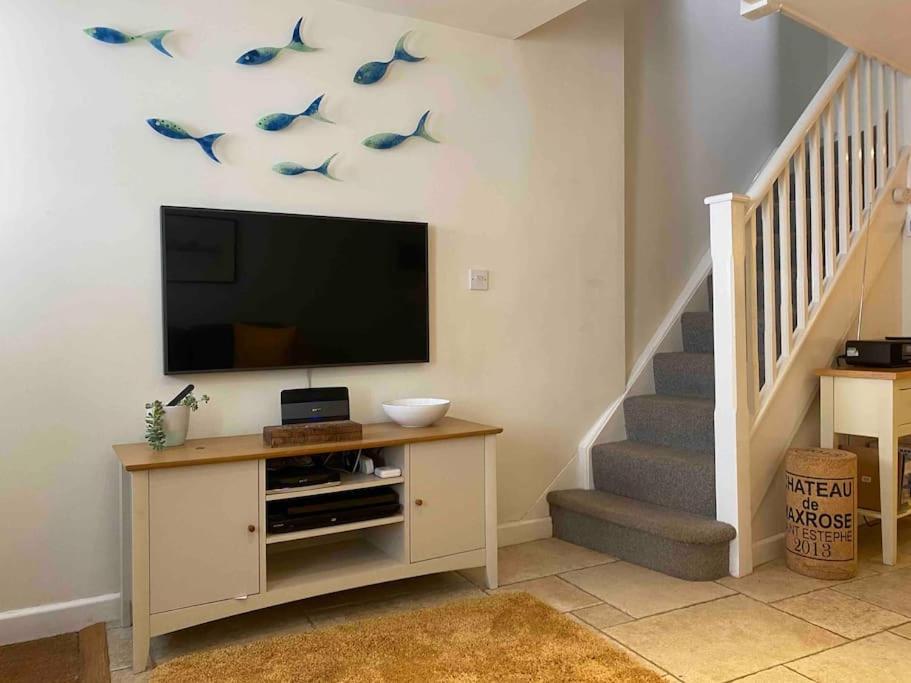 High End In Amazing Location. Only 1 Minute From The Sea! Beautifully Decorated 3 Level Home. 5* Reviews * Lyme Regis