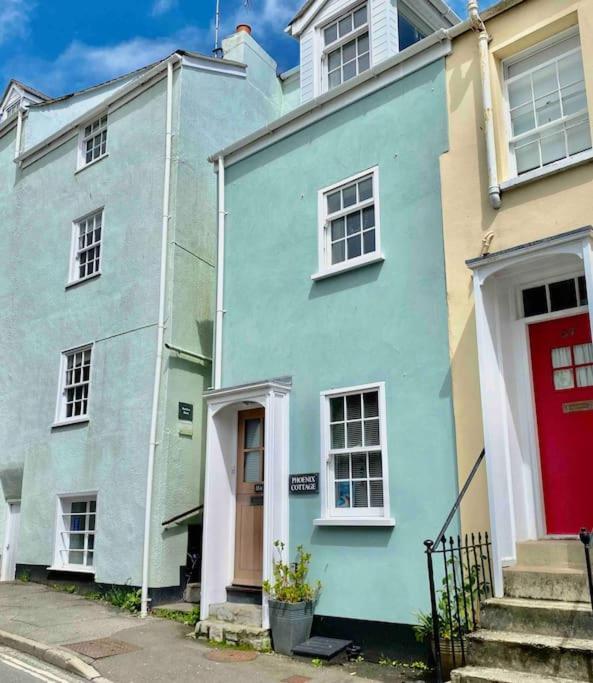 High End In Amazing Location. Only 1 Minute From The Sea! Beautifully Decorated 3 Level Home. 5* Reviews Holiday home