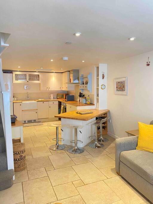 Holiday home High End In Amazing Location. Only 1 Minute From The Sea! Beautifully Decorated 3 Level Home. 5* Reviews
