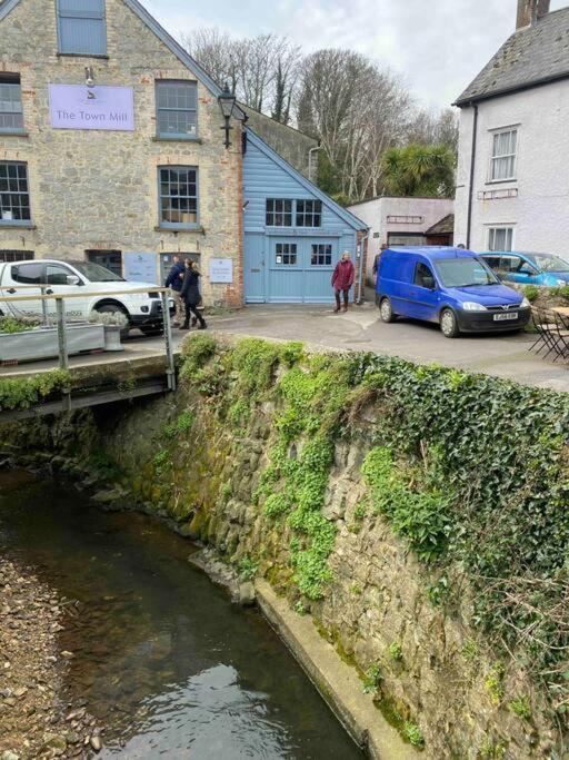 High End In Amazing Location. Only 1 Minute From The Sea! Beautifully Decorated 3 Level Home. 5* Reviews Lyme Regis