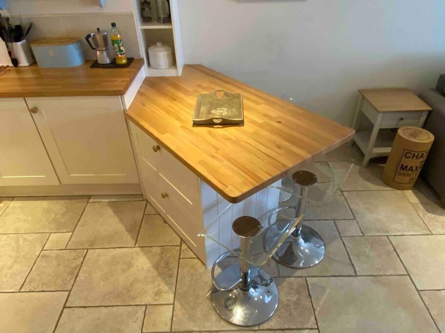 High End In Amazing Location. Only 1 Minute From The Sea! Beautifully Decorated 3 Level Home. 5* Reviews Holiday home *