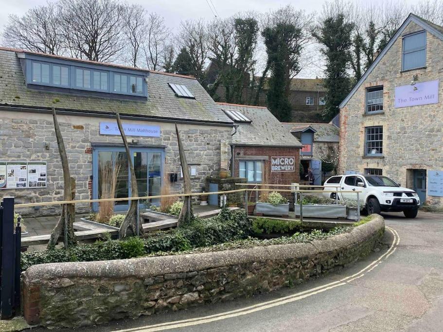 High End In Amazing Location. Only 1 Minute From The Sea! Beautifully Decorated 3 Level Home. 5* Reviews * Lyme Regis
