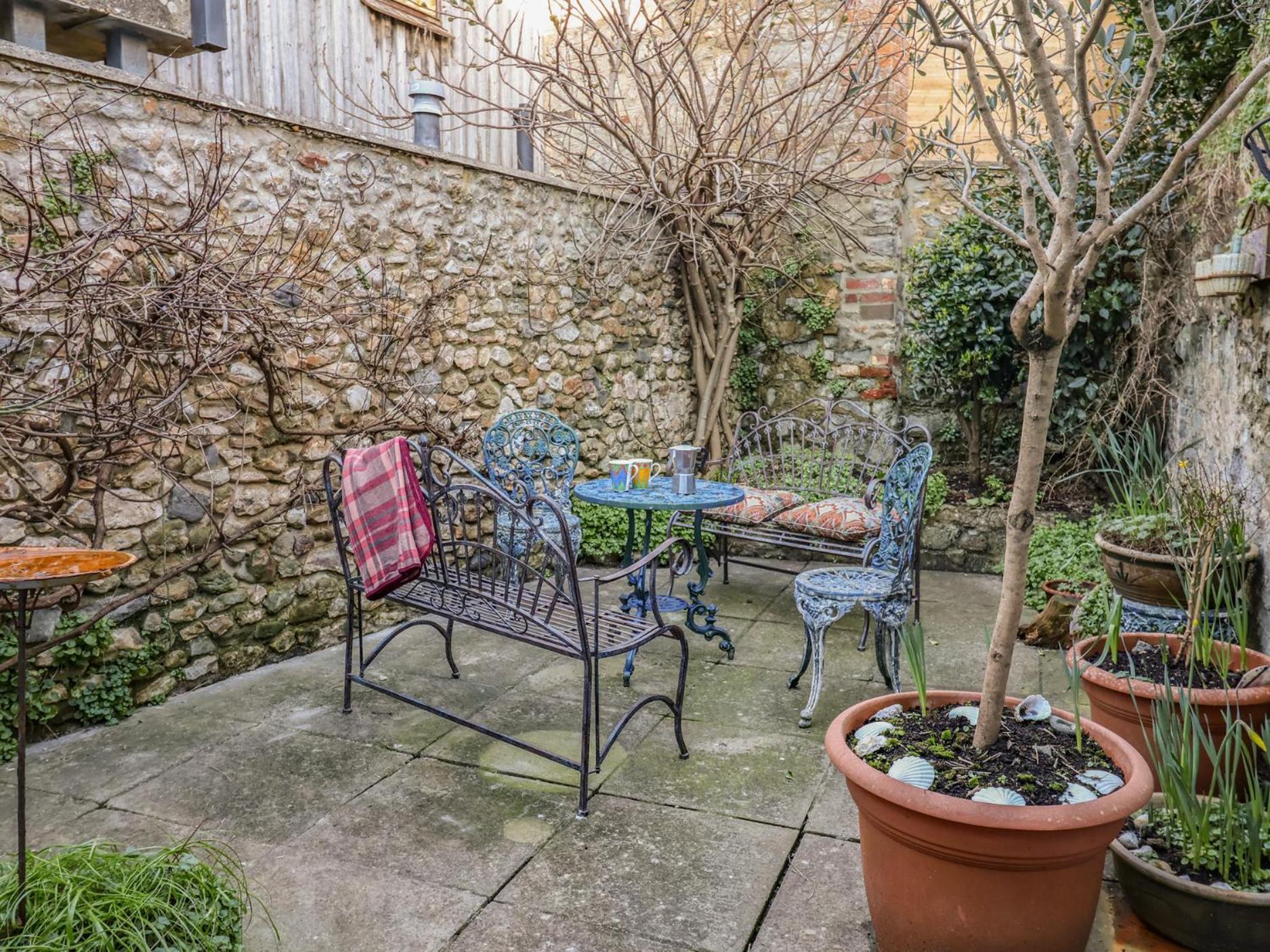 Naunton Lyme Regis
