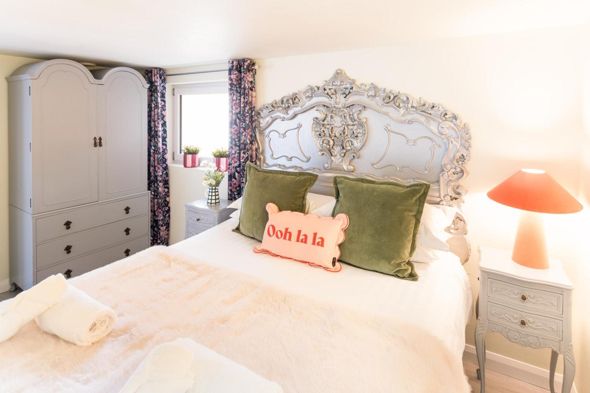 Gorgeous Boutique Flat Sleeps 2 In Holiday home