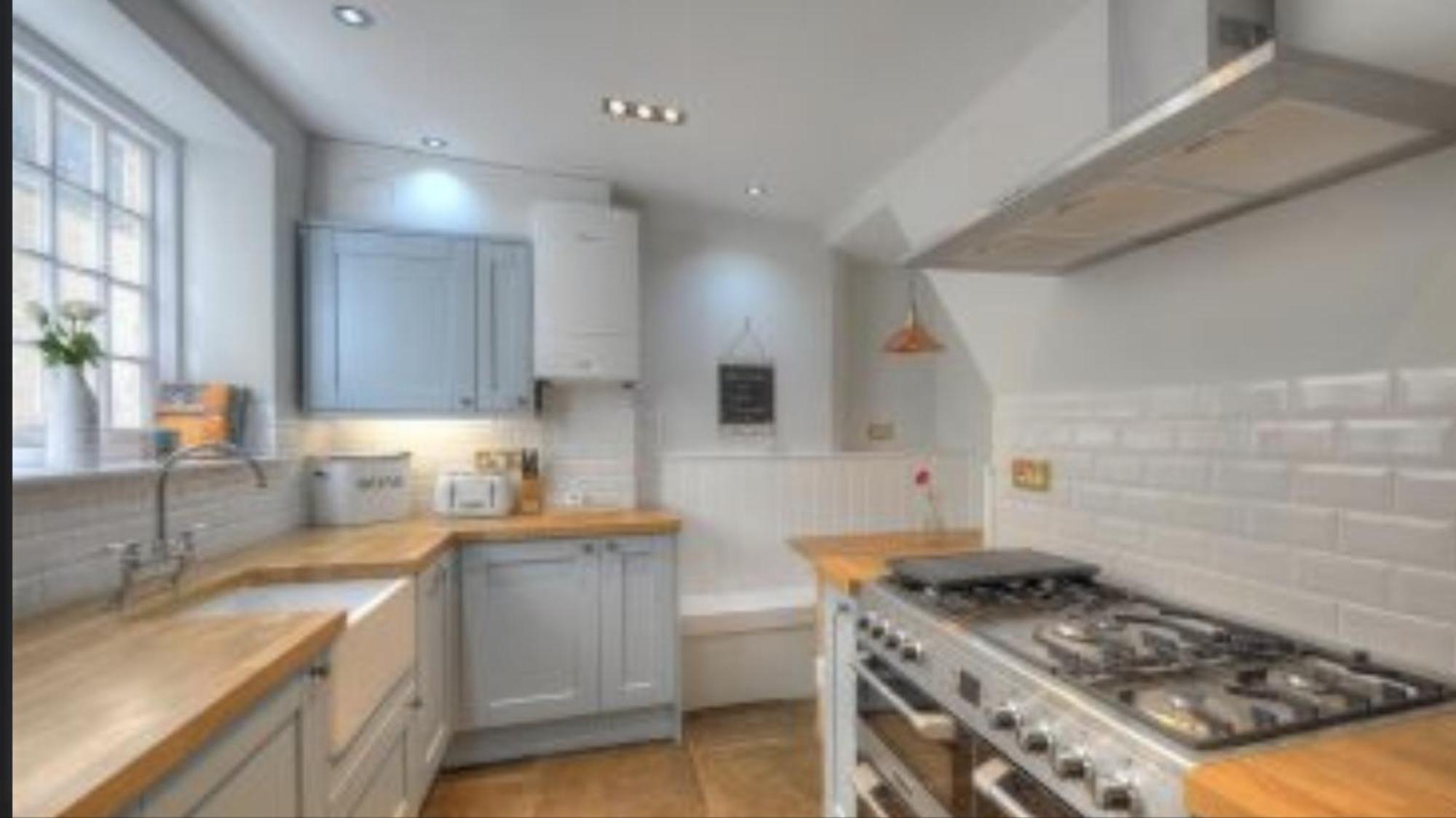 Little Monmouth 4 Bedroom Cottage, Old Town Lyme Regis, Dog Friendly And Parking *