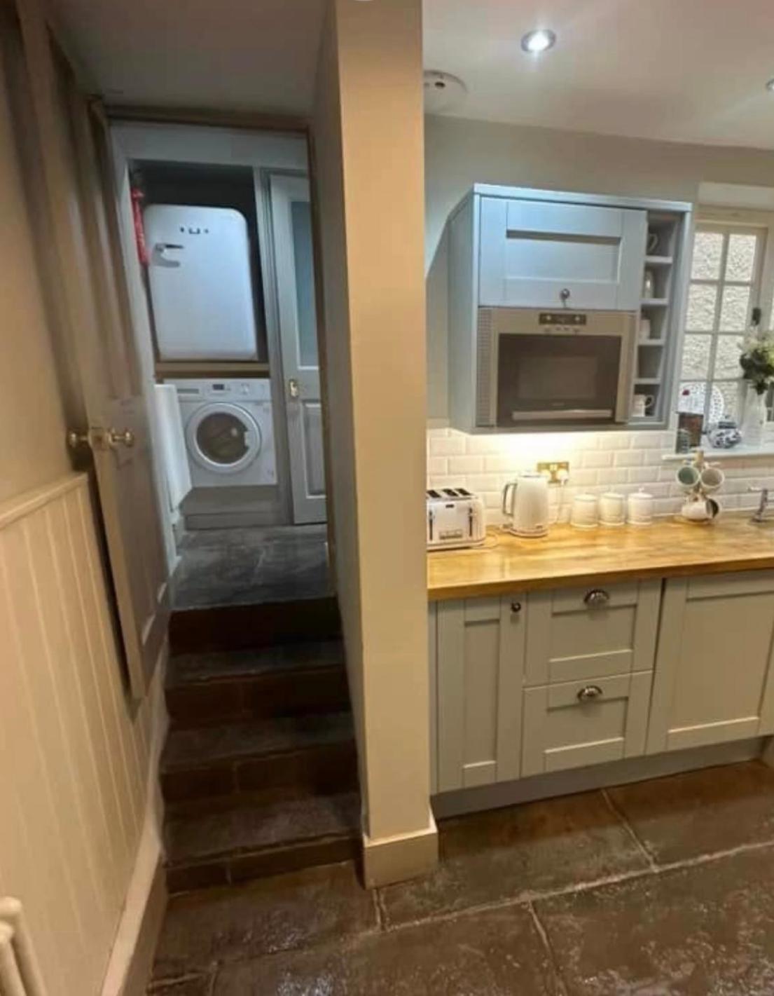 Little Monmouth 4 Bedroom Cottage, Old Town Lyme Regis, Dog Friendly And Parking Lyme Regis