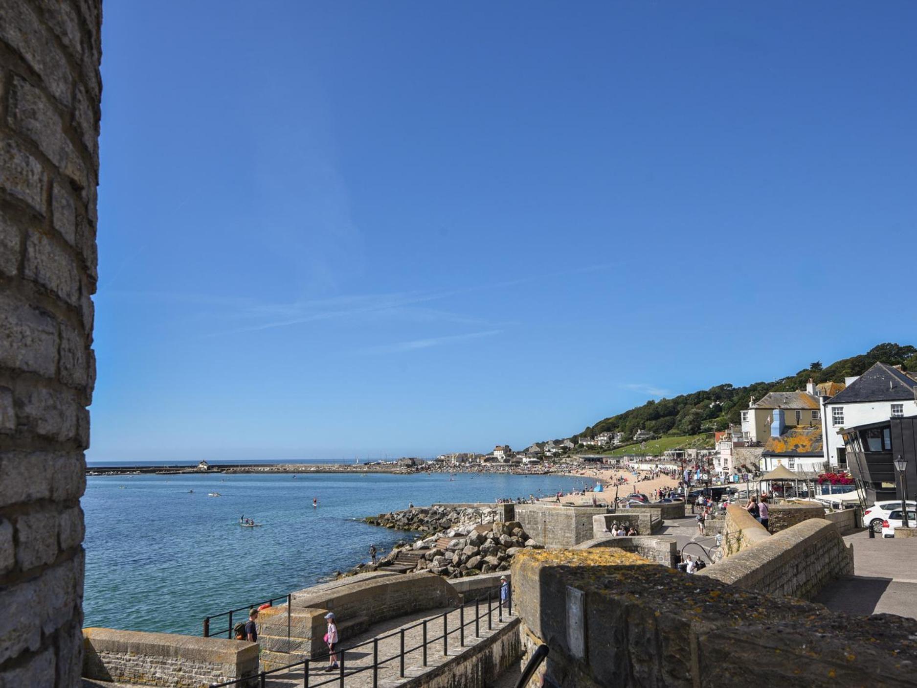 Colombo * Lyme Regis